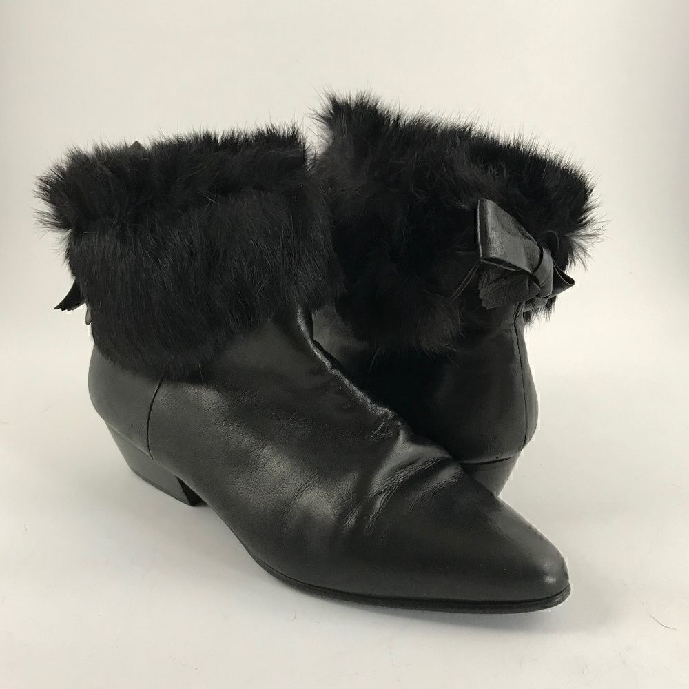 Fur-Lined Pointy Blk Leather Booties w/Bow at Back